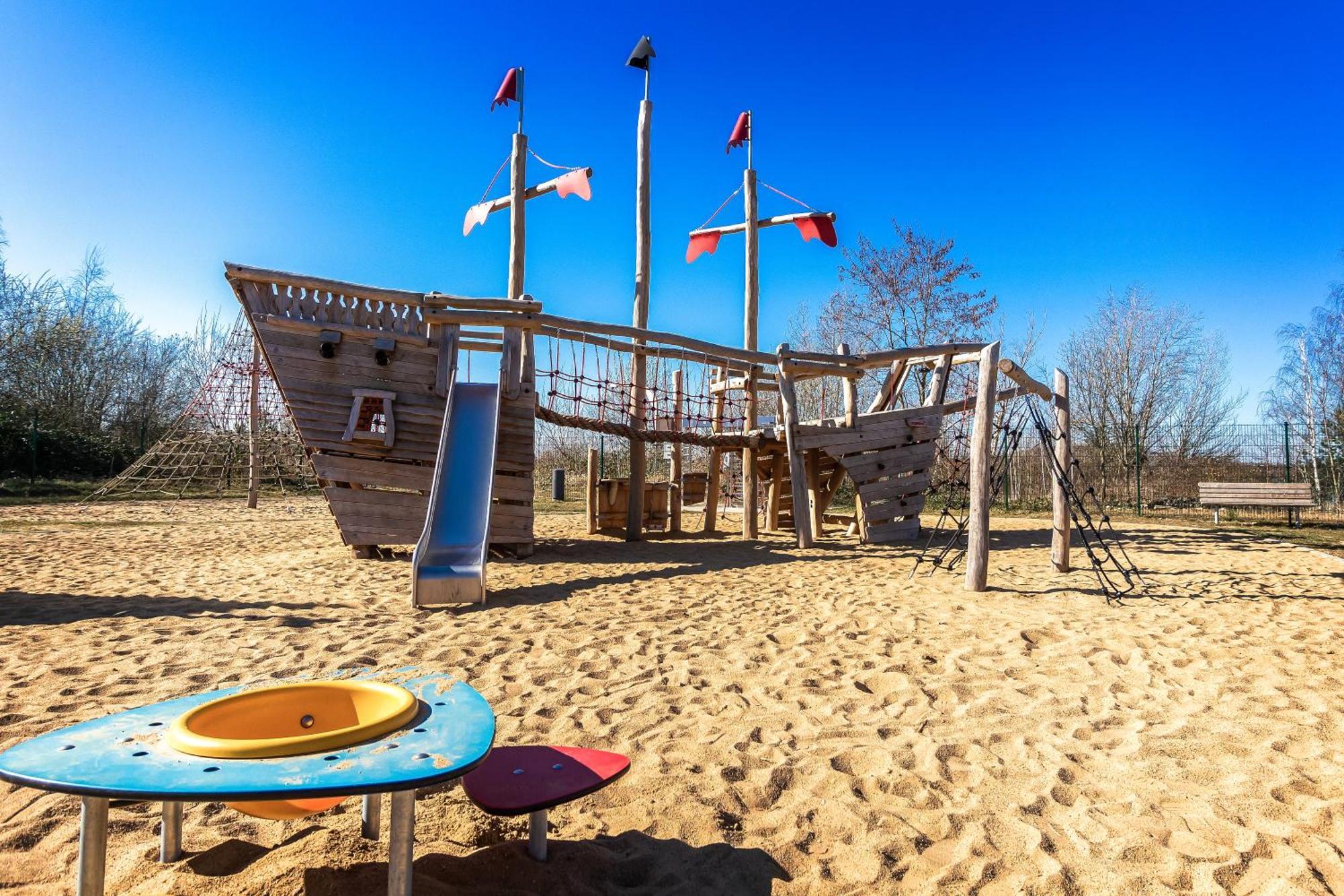 Lagovida Das Ferienresort Am Stoermthaler See Grossposna Bagian luar foto